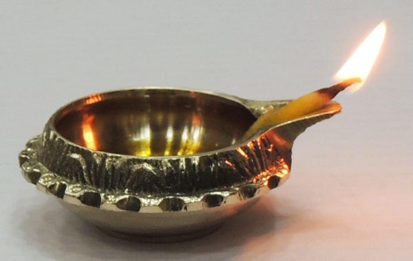 Brass Table Decor Oil Lamp Kuber Deepak (ZMAS140 C)